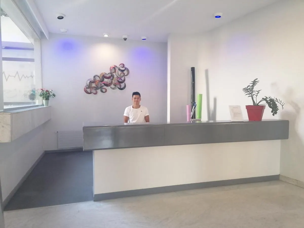 Studio Central Park Cannes 0*,